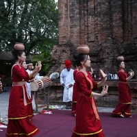 Nét Chăm rực rỡ giữa lòng phố thị Nha Trang