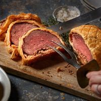 Món bò cuộn Wellington quý tộc ngon nhất thế giới