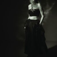 Album mới của Taylor Swift: Gọi Joe Alwyn là "chồng", kể chuyện bị "đâm sau lưng", 16 ca khúc quá hay lập tức được chấm điểm tuyệt đối!