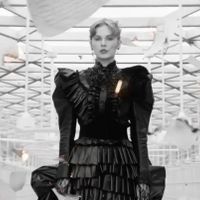 Taylor Swift hóa kẻ điên si tình, muốn xóa hết tổn thương trong MV "Fortnight"