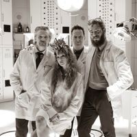 Taylor Swift hóa kẻ điên si tình, muốn xóa hết tổn thương trong MV "Fortnight"