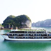 Du thuyền vịnh Lan Hạ