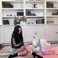 Jennie, NewJeans lăng-xê xu hướng thời trang Blokette