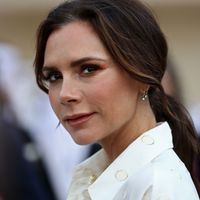 Bí quyết dưỡng nhan, tút dáng ở tuổi 50 của "nữ hoàng WAG" Victoria Beckham