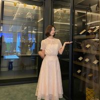 2 nữ phụ mặc đẹp không kém Kim Ji Won trong "Queen of Tears"