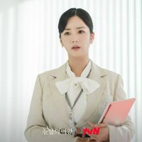2 nữ phụ mặc đẹp không kém Kim Ji Won trong "Queen of Tears"