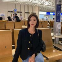 2 nữ phụ mặc đẹp không kém Kim Ji Won trong "Queen of Tears"