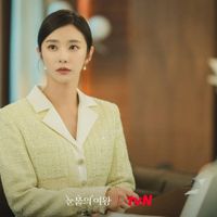 2 nữ phụ mặc đẹp không kém Kim Ji Won trong "Queen of Tears"