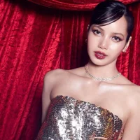 CEO Lisa đi sinh nhật mà như đi trao giải, style ra dáng bà chủ khác hẳn trước kia