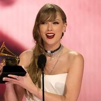 Taylor Swift trở thành tỉ phú chỉ bằng việc viết nhạc và biểu diễn