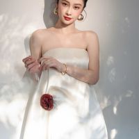 Jun Vũ mặc táo bạo trên poster phim 18+