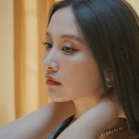 Jun Vũ mặc táo bạo trên poster phim 18+