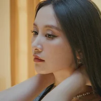 Jun Vũ mặc táo bạo trên poster phim 18+