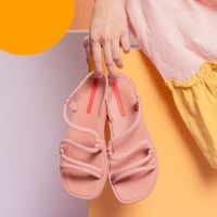 Shakira đại sứ thuong hiệu Ipanema