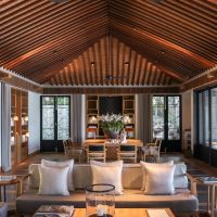 Người giàu du lịch ở đâu