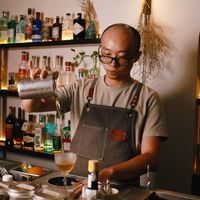 ông chủ quầy Bar kiêm người bói bài Tarot Coner Nguyễn