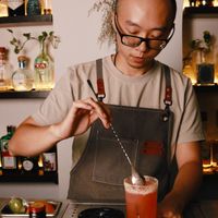ông chủ quầy Bar kiêm người bói bài Tarot Coner Nguyễn