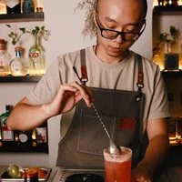 ông chủ quầy Bar kiêm người bói bài Tarot Coner Nguyễn
