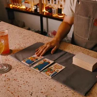 ông chủ quầy Bar kiêm người bói bài Tarot Coner Nguyễn