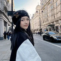 Rich kid xứ Trung gây tranh cãi với lối sống xa xỉ, ngập tràn hàng hiệu dù mới 14 tuổi
