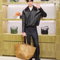 Byeon Woo Seok đắt show nhờ thành công của phim "Cõng anh mà chạy"