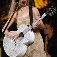 Thời trang lấp lánh Taylor Swift