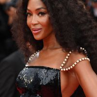 Bella Hadid, Naomi Campbell lăng-xê váy xuyên thấu thảm đỏ LHP Cannes