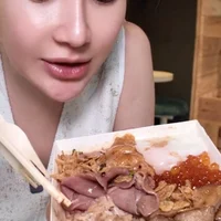 Hộp cơm omakase giá gần 2 triệu được ship tận nhà khiến dân mạng "sôi sục": Thế này thì mất một nửa giá trị rồi còn gì?