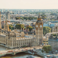 Giới siêu giàu London dùng bút máy kim cương, thuê giúp việc tốn 11 tỷ