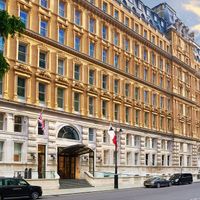 Giới siêu giàu London dùng bút máy kim cương, thuê giúp việc tốn 11 tỷ