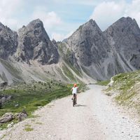 Khách sạn Dolomitenhütte