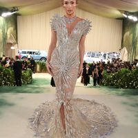Xu hướng đầm ánh bạc càn quét thảm đỏ Met Gala 2024