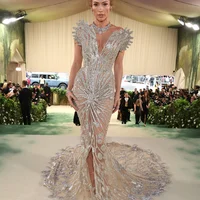 Xu hướng đầm ánh bạc càn quét thảm đỏ Met Gala 2024