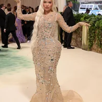 Xu hướng đầm ánh bạc càn quét thảm đỏ Met Gala 2024