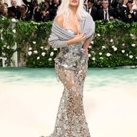 Xu hướng đầm ánh bạc càn quét thảm đỏ Met Gala 2024
