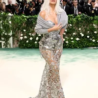 Xu hướng đầm ánh bạc càn quét thảm đỏ Met Gala 2024