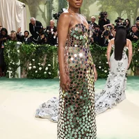 Xu hướng đầm ánh bạc càn quét thảm đỏ Met Gala 2024