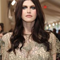 Phong cách trang điểm Goth chiếm lĩnh thảm xanh Met Gala 2024