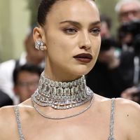 Phong cách trang điểm Goth chiếm lĩnh thảm xanh Met Gala 2024