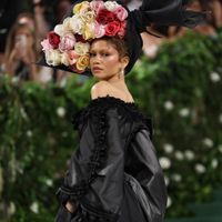 Đồng chủ tịch Met Gala 2024 Zendaya hậu thuẫn John Galliano