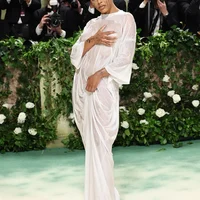 Những bộ cánh thời trang kỳ dị nhất thảm đỏ Met Gala 2024