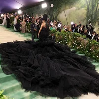 Những bộ cánh thời trang kỳ dị nhất thảm đỏ Met Gala 2024