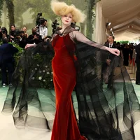 Những bộ cánh thời trang kỳ dị nhất thảm đỏ Met Gala 2024