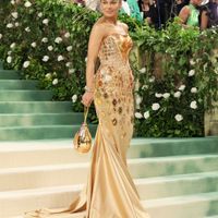 Những bộ cánh thời trang kỳ dị nhất thảm đỏ Met Gala 2024