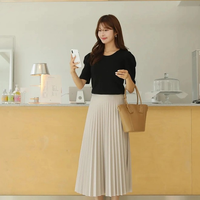 5 mẫu chân váy công sở đẹp thanh lịch dành cho quý cô trên 40 tuổi