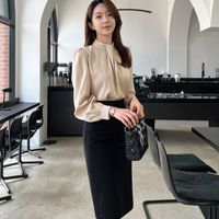 5 mẫu chân váy công sở đẹp thanh lịch dành cho quý cô trên 40 tuổi