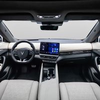 VinFast VF7