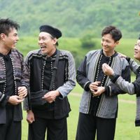 2 Ngày 1 Đêm: Kiều Minh Tuấn diện mạo kỳ quặc