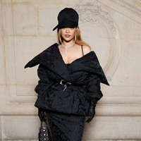 Rihanna thay thế cương vị của Charlize Theron tại Dior
