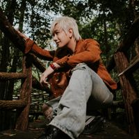 Chàng trai điển trai Lou Hoàng chào sân Anh Trai Say Hi